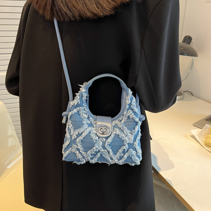 Elegant Small Tote Bag (3)